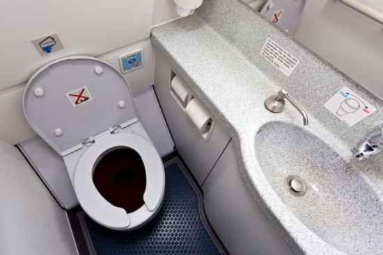 toilettes-avion-vol-risques
