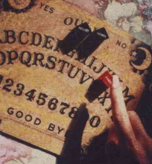 Les planches Ouija ont été utilisées pendant de nombreuses années pour communiquer avec le monde des esprits