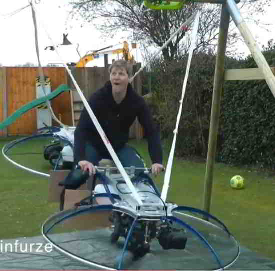 Colin_Furze-tests-jardin-hoverboard
