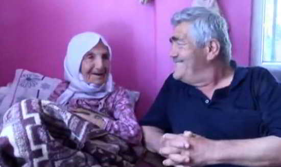 Avec son petit-fils Hanifi Soker