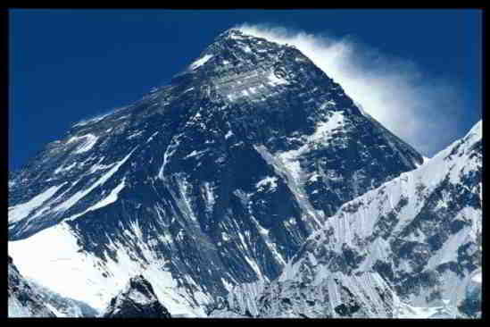 Le sommet de l'Everest est à 8 848 mètres au-dessus du niveau de la mer (Photo : Paula Bronstein / Getty Images)