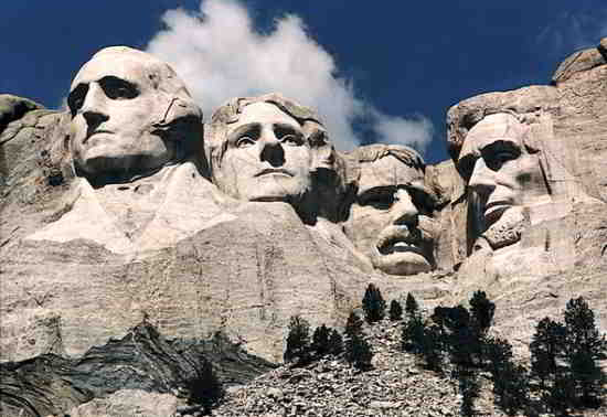 Les visages de quatre présidents américains sont creusés dans la montagne