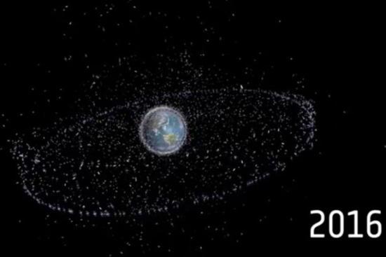 L'ESA a lancé le nettoyage par crainte des ordures de l'espace qui pourraient exploser des satellites