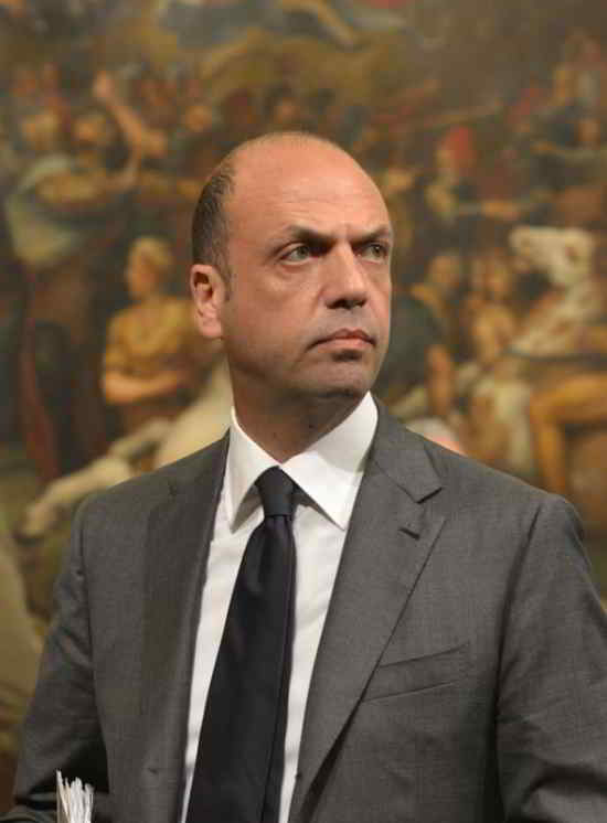Angelino Alfano dit que l'interdiction pourrait provoquer des attaques terroristes