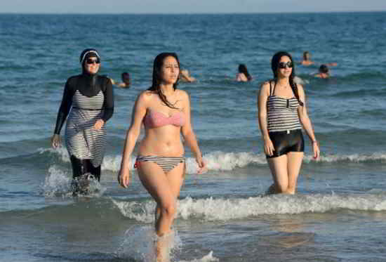 Le burkini a été interdit dans trois villes méditerranéennes