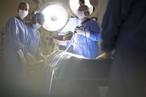 La chirurgie endoscopique est notoirement difficile