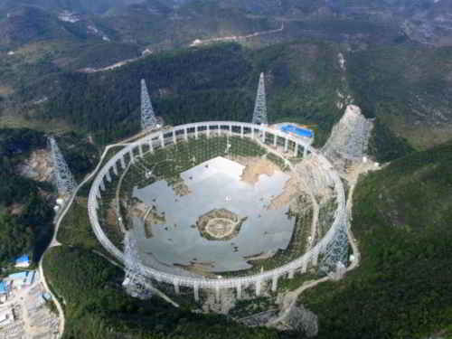 Les images du télescope durant la construction en novembre 2015