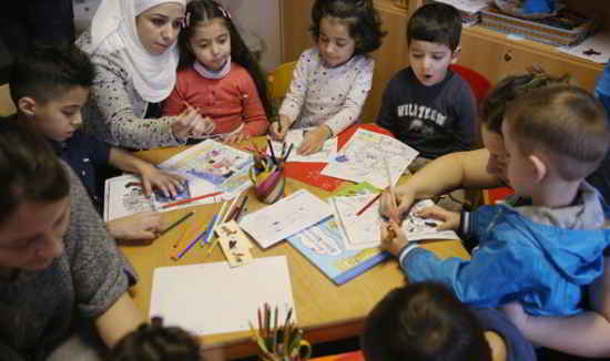 Les enfants migrants deviennent plus nombreux dans les écoles locales