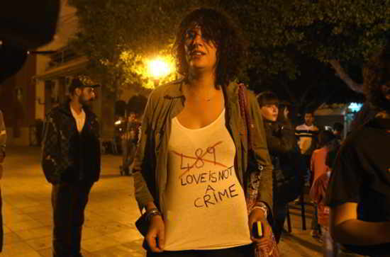 Une militante marocaine - l'article 489 stipule que l'homosexualité est un crime (Image : Getty)