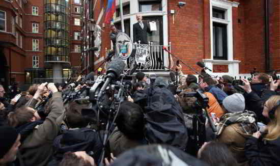 Assange a été interviewé par John Pilger à l'intérieur de l'ambassade équatorienne