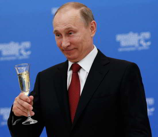 Le dirigeant russe Vladimir Poutine a été l'un des premiers dirigeants mondiaux à féliciter M. Trump