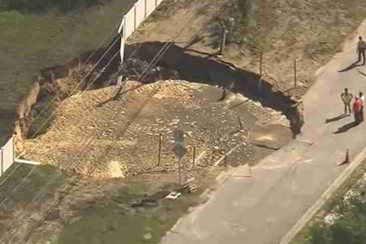 énorme sinkhole