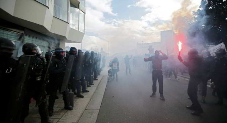 manifestation anti-FN