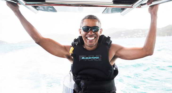 cravate ou un kite surf