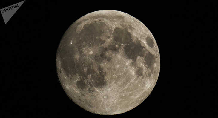 Lune est riche en eau