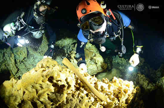 grotte sous-marine