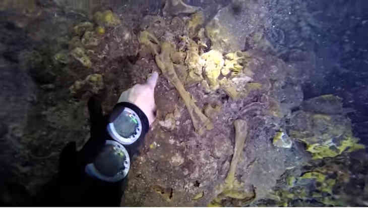 grotte sous-marine
