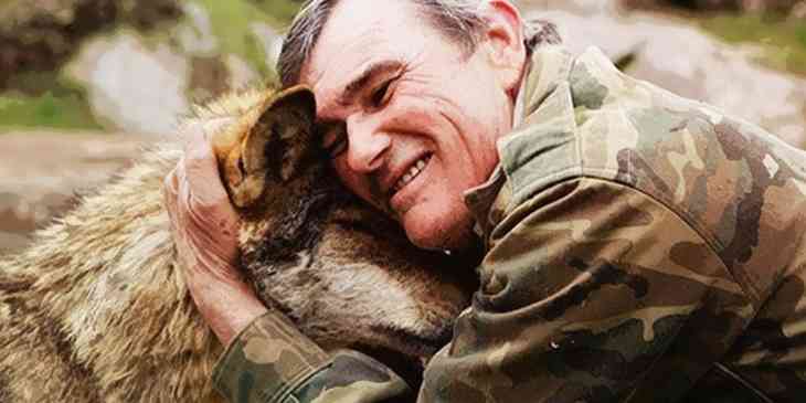 élevé par les loups