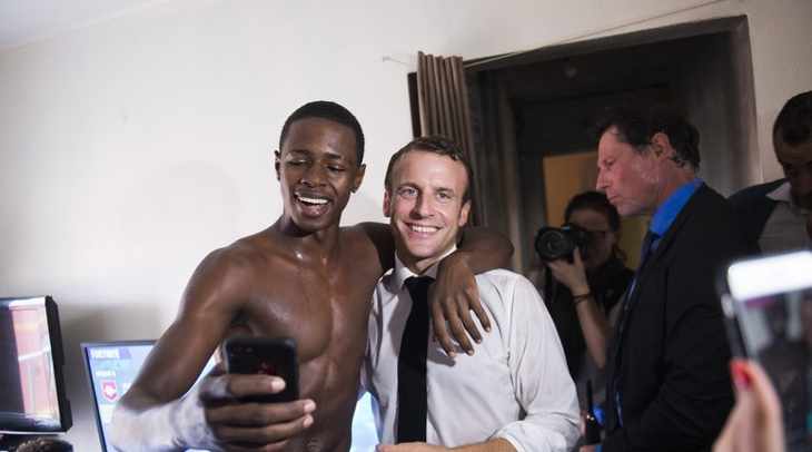 Macron se caricature