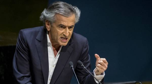 Lévy propose