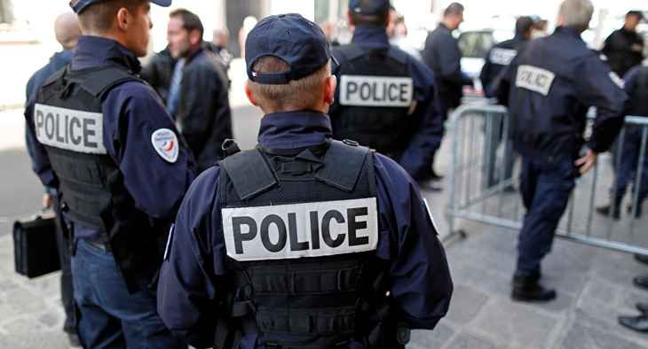 Policiers dans la rue