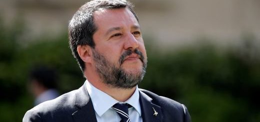 Salvini,mentions,père,mère,retour