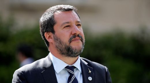 Salvini,mentions,père,mère,retour