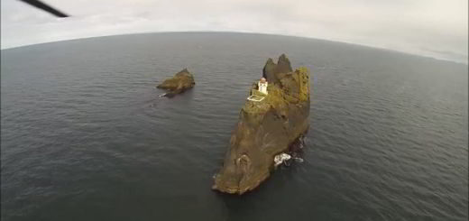Thridrangar-phare-isolé