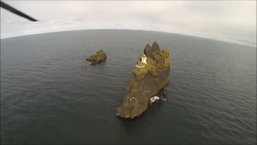 Thridrangar-phare-isolé