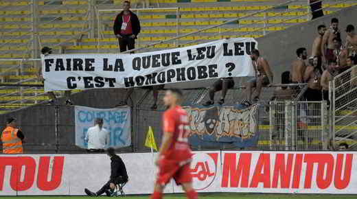 supporters-chants-homophobes